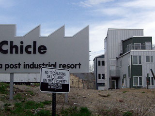 Chicle sign and no trespassing sign