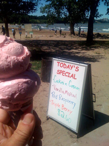 Honey Hut sign and ice cream cone