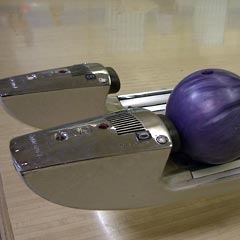 Bowling balls on ball return