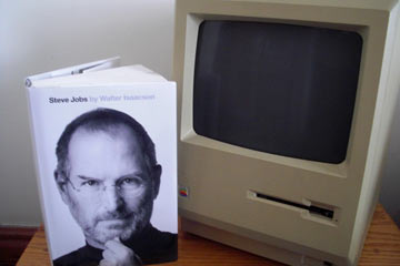 Steve Jobs book + old Macintosh