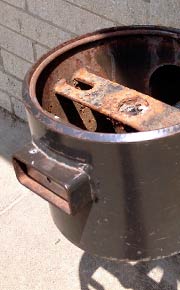 Broken, rusted water fountain at Edgewater Park