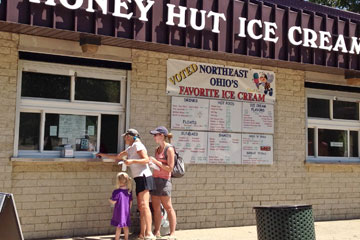 Honey Hut Ice Cream shop at Edgewater Park