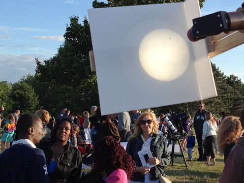 People at Edgewater, telescope projecting Venus transit