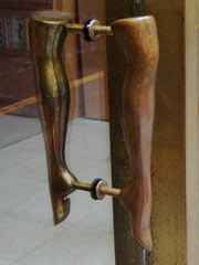 Metal leg-shaped door handle