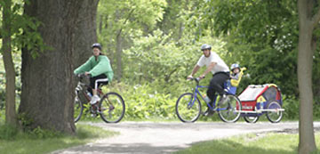 two bikes, one with child carrier, on trail