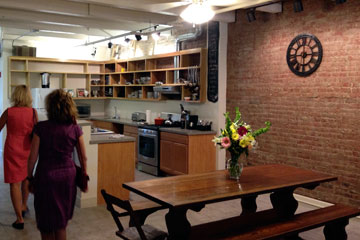 Cleveland Hostel kitchen/dining area